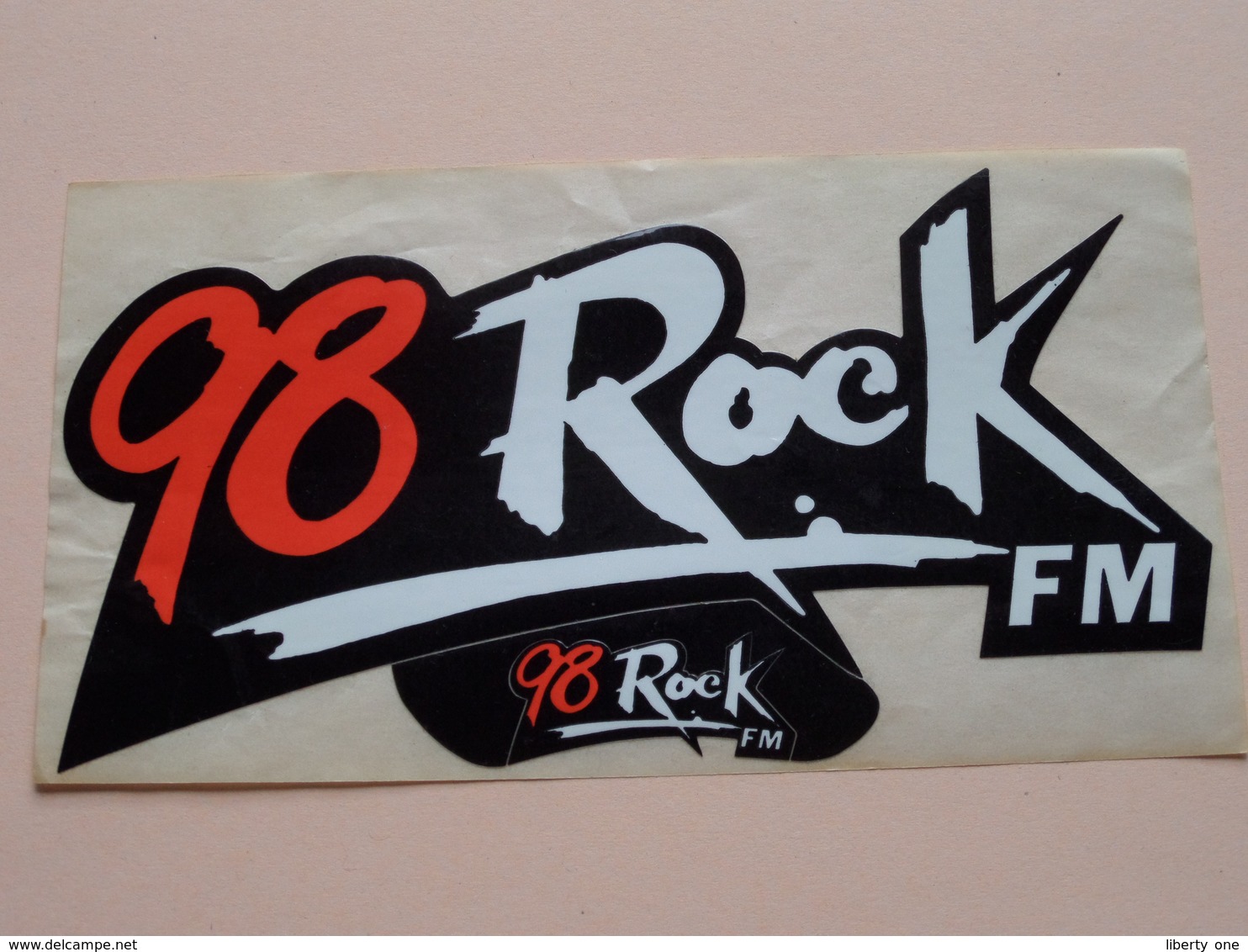 98 Rock FM ( Zie Foto Voor Details ) 17 X 9 Cm. - Zelfklever Sticker Autocollant U.S.A. - VS ( CA ) ! - Andere & Zonder Classificatie