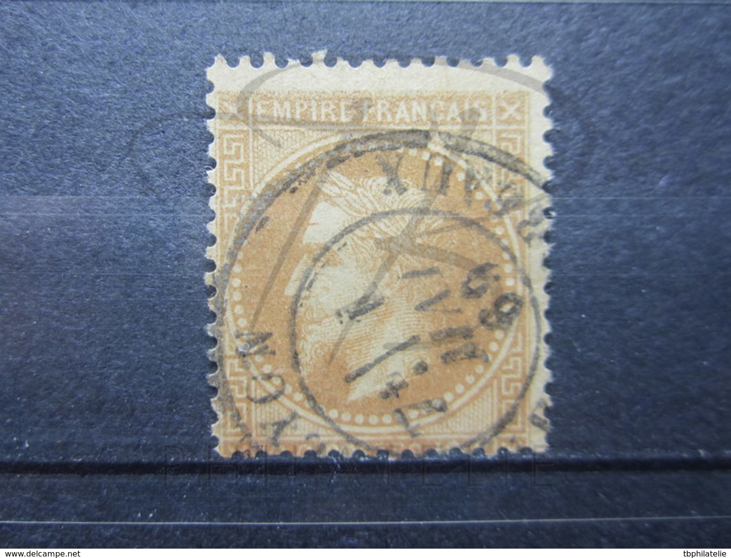 VEND TIMBRE DE FRANCE N° 28 , PIQUAGE DECALE !!! - 1863-1870 Napoléon III Lauré