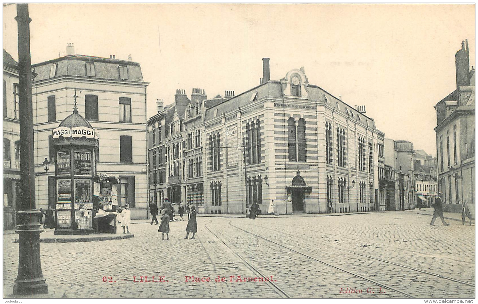 LILLE   PLACE DE L'ARSENAL - Lille