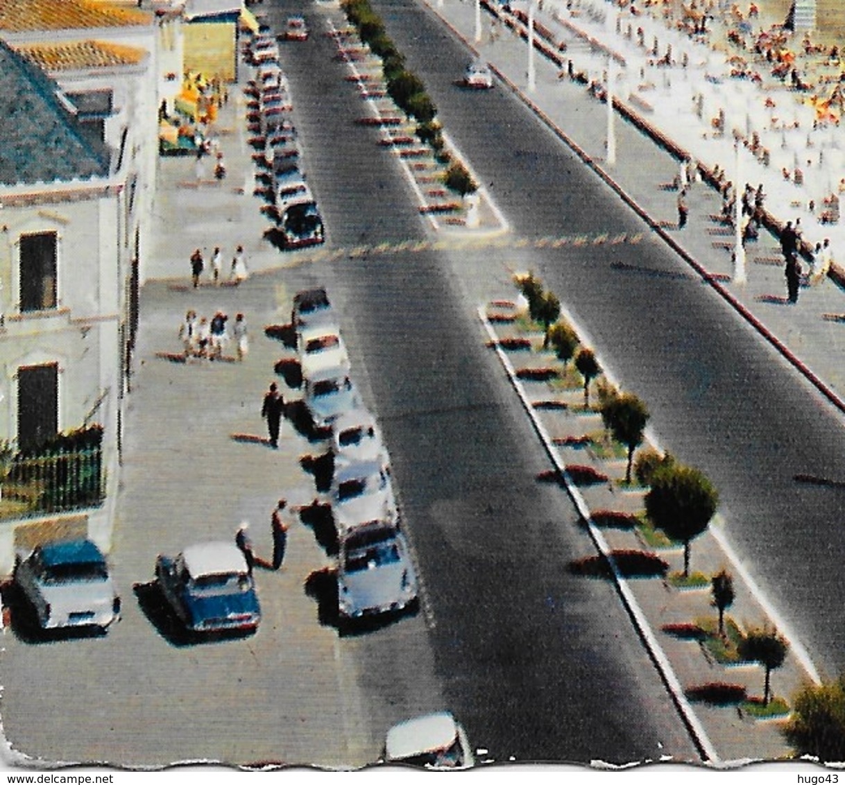 LES SABLES D' OLONNE - N° 1345 - LE REMBLAI ET LA PLAGE AVEC CITROEN DS - FORMAT CPA VOYAGEE - Sables D'Olonne