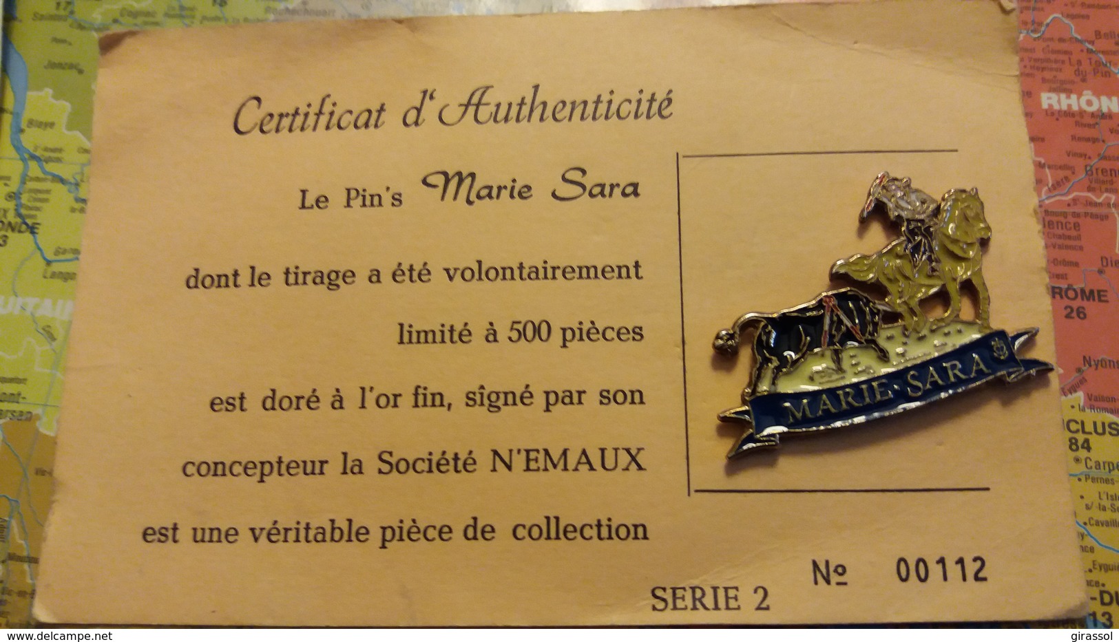 PIN S MARIE SARA TAUREAU CHEVAL GARDIAN CORRIDA FERIA MANADE CAMARGUE  N° 112  / 500 DORE A L OR FIN - Villes