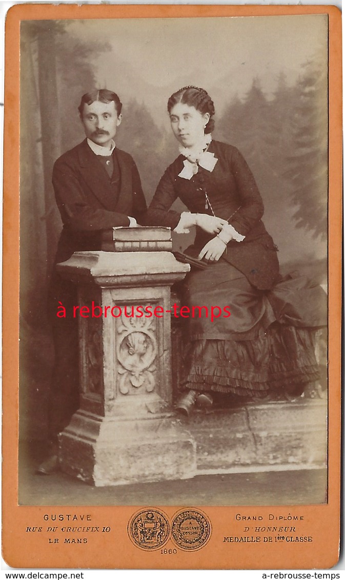 CDV Vers 1880-couple à La Mode Du Temps-photo Gustave 10 Rue Du Crucifix LE MANS - Oud (voor 1900)