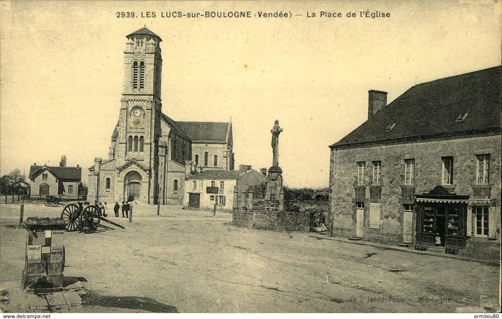 N°748 RRR GG LES LUCS SUR BOULOGNE LA PLACE DE L EGLISE - Les Lucs Sur Boulogne