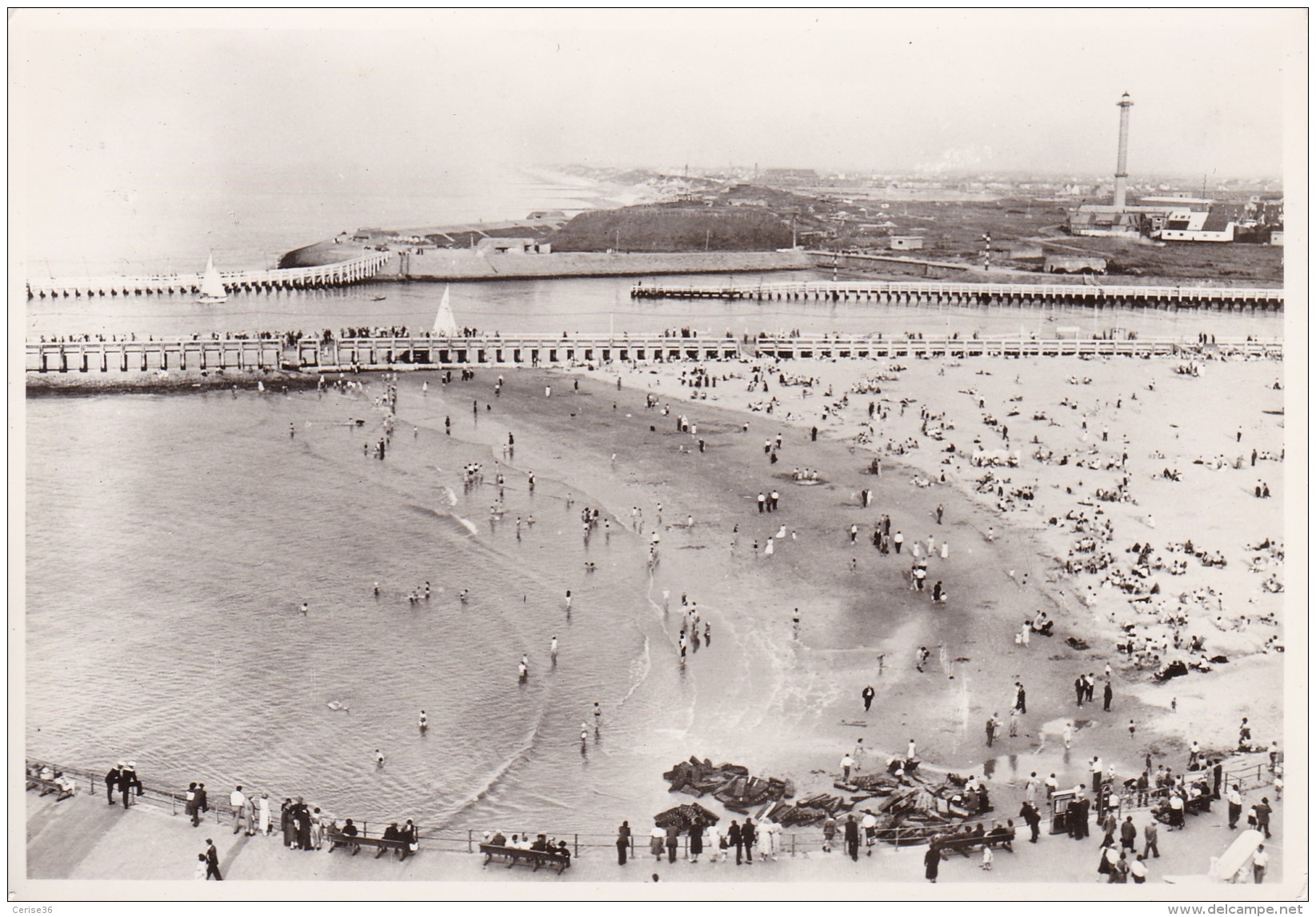 Photo Carte D'Ostende Petite Plage Et Entrée Du Port Maritime - Oostende