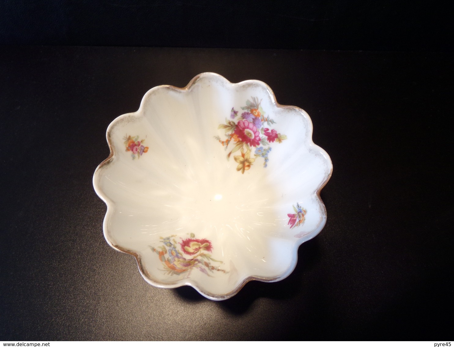 Coupe Tripode Décor Fleurs Imprimés ( 14 X 8 Cm  210 Grammes ) - Altri & Non Classificati