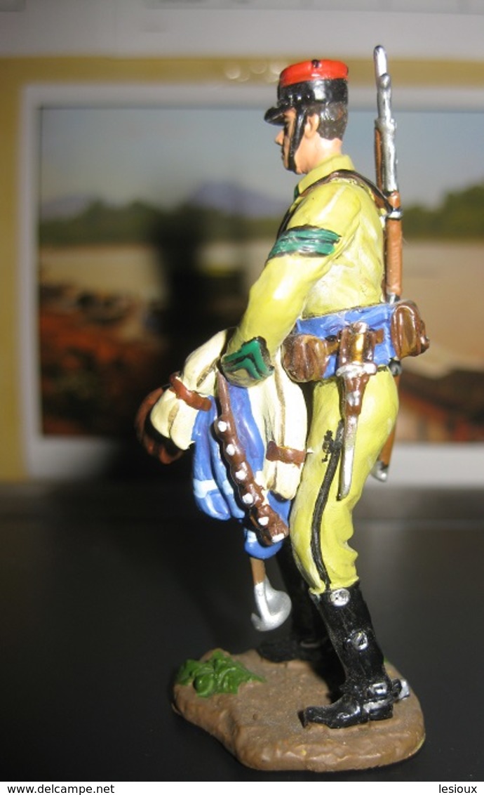 F147 FIGURINE SOLDAT DE PLOMB LEGION ETRANGERE LEGIONNAIRE BRIGADIER DU 1er REC 1935 CAVALERIE - Soldats De Plomb