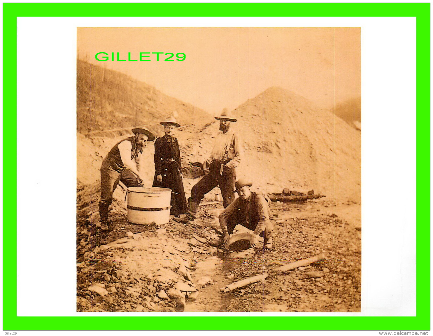 FEMMES - PANNING FOR GOLD IN THE KLONDIKE, ALASKA, 1899 - PHOTO BY B. W. KILBURN -  DIMENSION 12 X 16 Cm - - Femmes