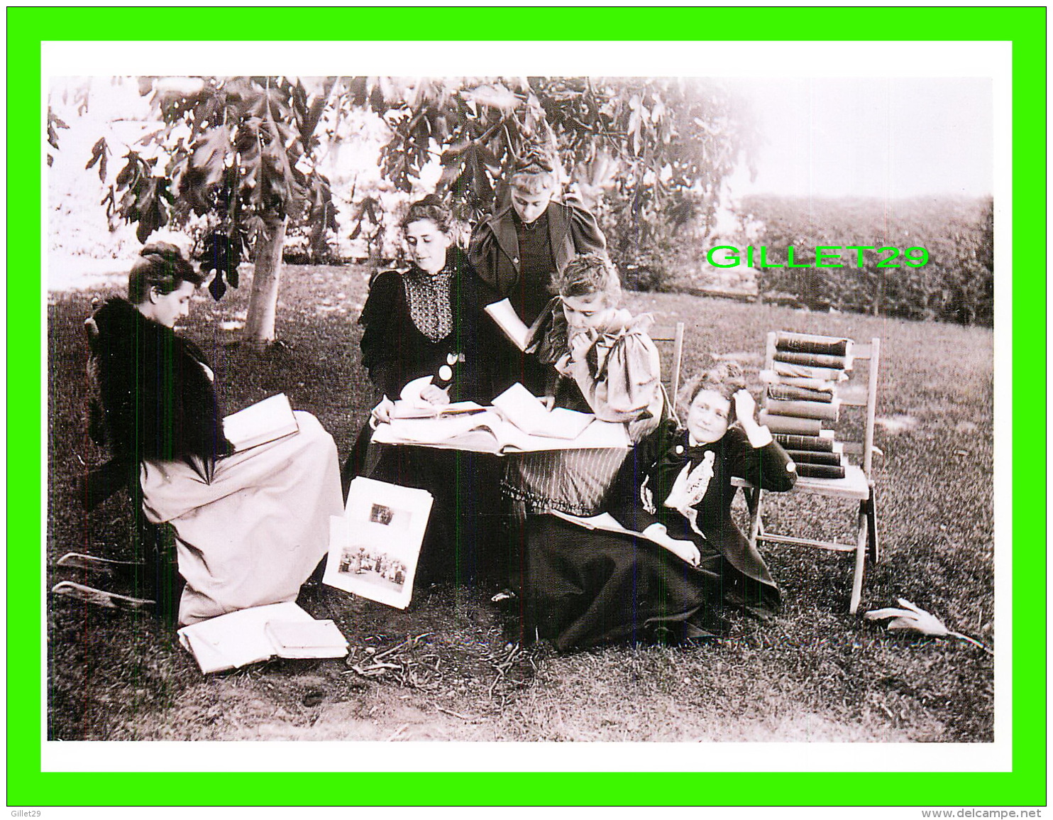 FEMMES - MALBOROUGH SCHOOL GIRLS WITH ART HISTORY BOOKS, LOS ANGELES, CA IN 1895 -  DIMENSION 12 X 16 Cm - - Donne