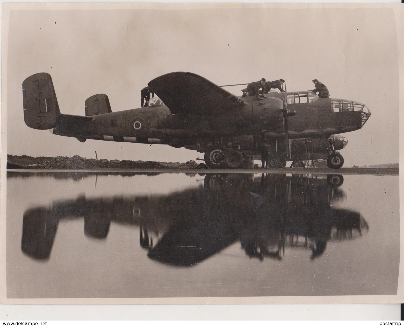 1944 NORTH AMERICAN B25 MITCHELL    RAF   20 * 15 CM  Bomber - Aviación