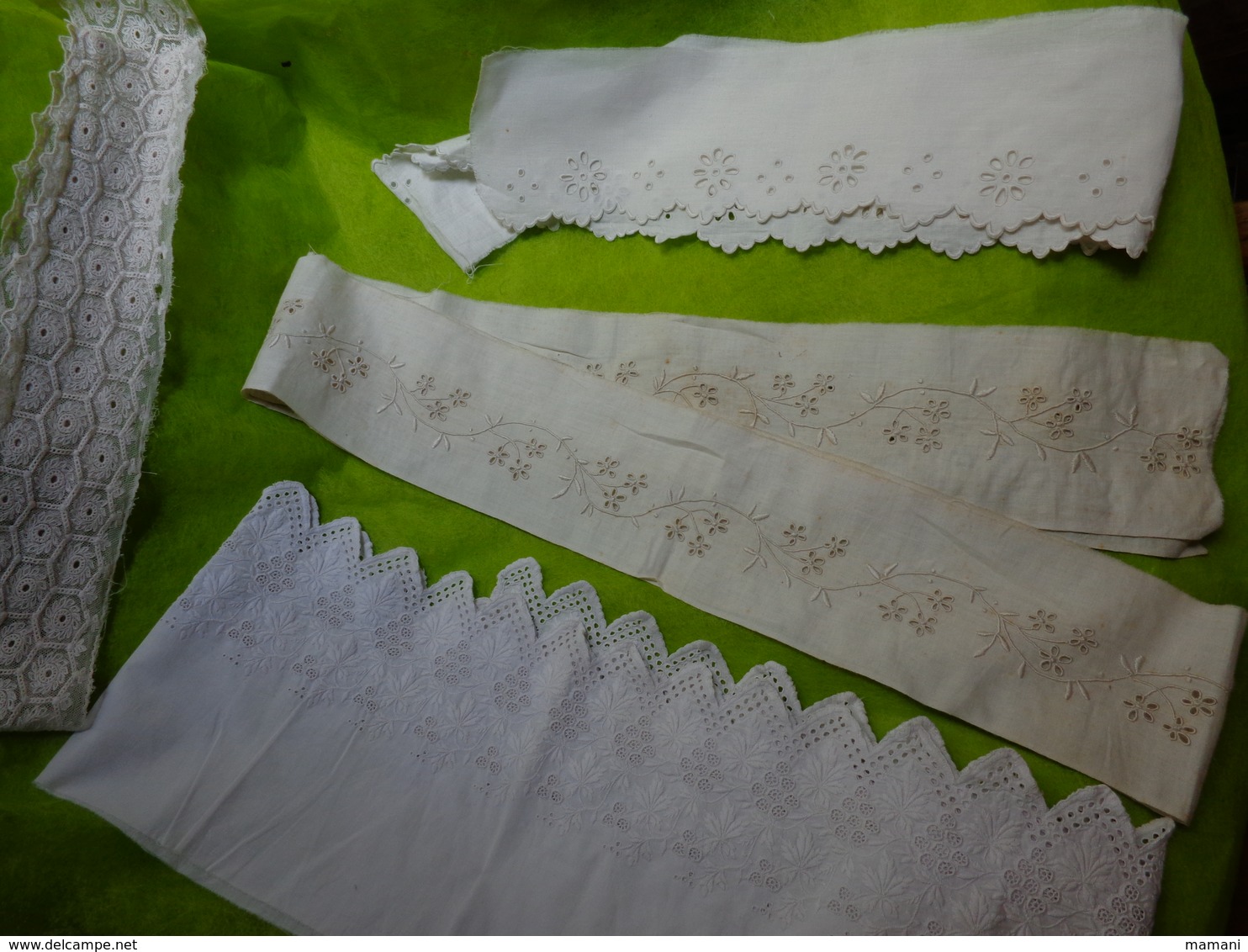 Lot De Dentelles Anciennes Et Broderie Pour Robe De Poupee Ou Autre...coiffe - Kant En Stoffen