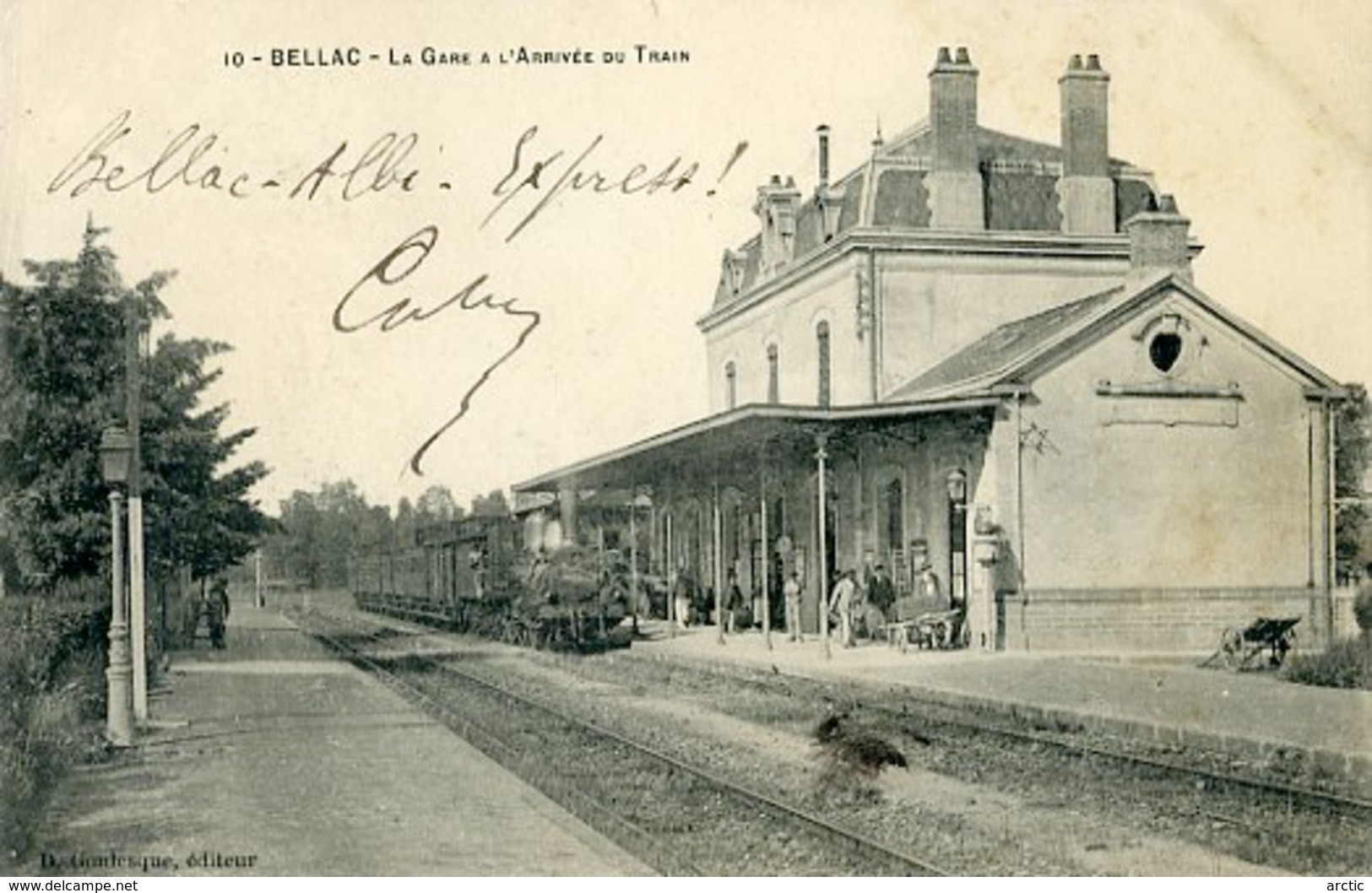 Bellac La Gare Et L'Arrivée Du Train Affranchie à Bellac Compostée à St Jean De Luz - Bellac