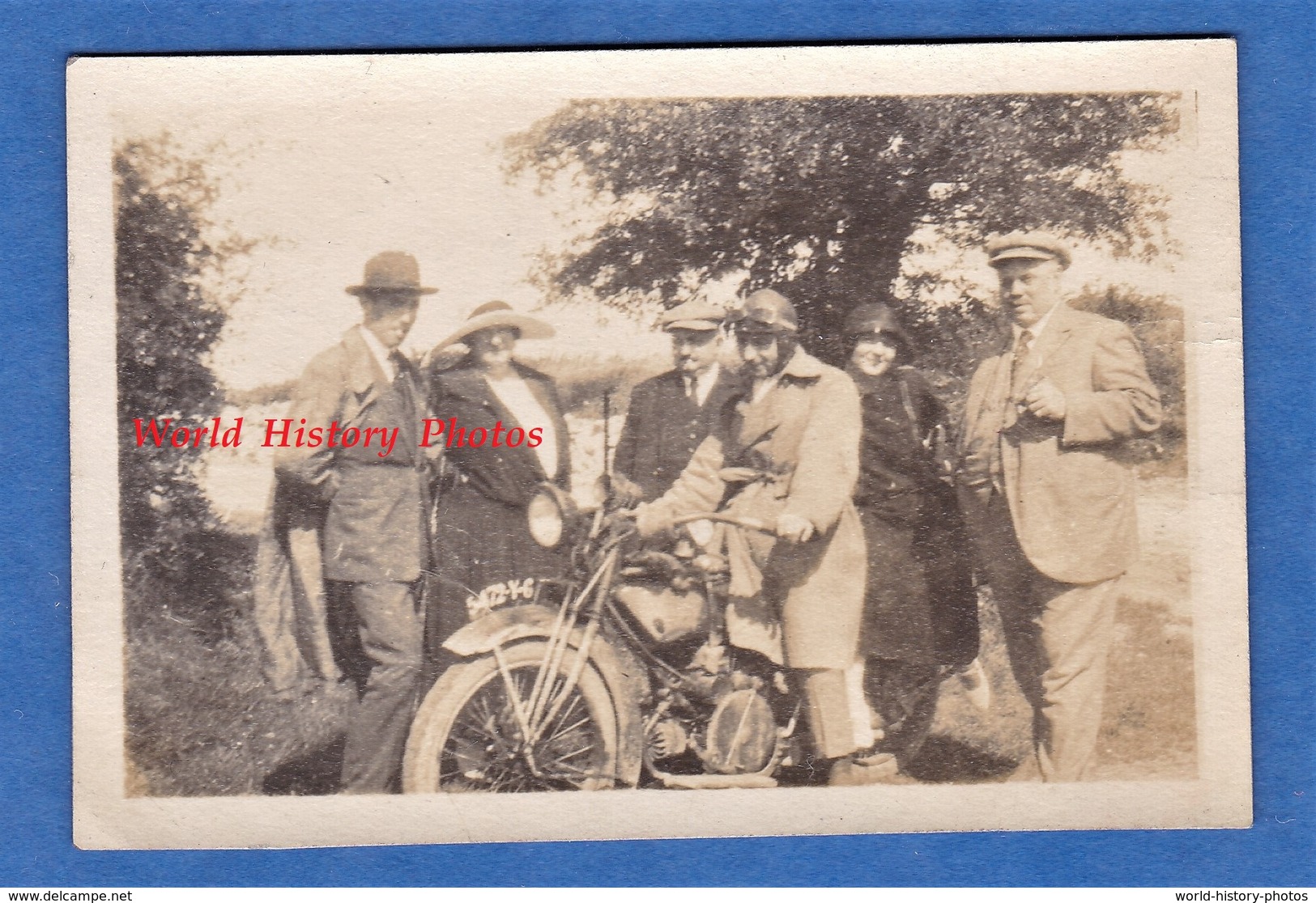 Photo Ancienne - Homme Sur Sa Moto - Modèle à Identifier - Voir Immatriculation - Automobiles