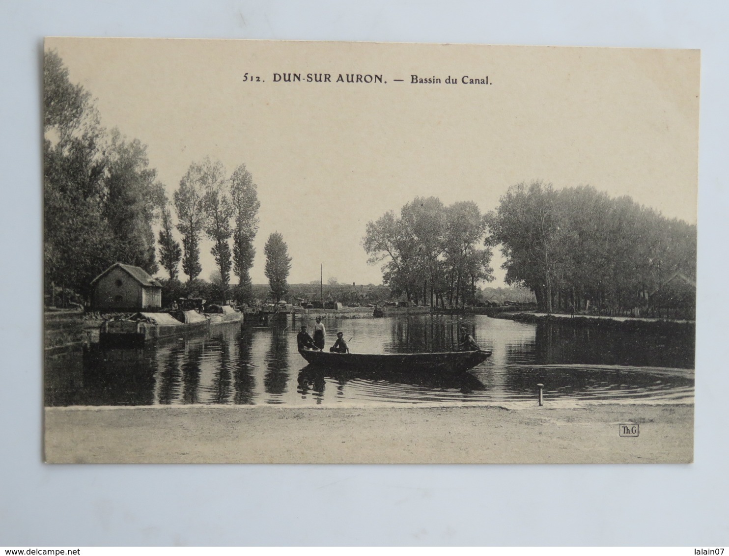 C.P.A. 18 DUN SUR AURON : Bassin Du Canal, Barque Avec Personnes - Dun-sur-Auron