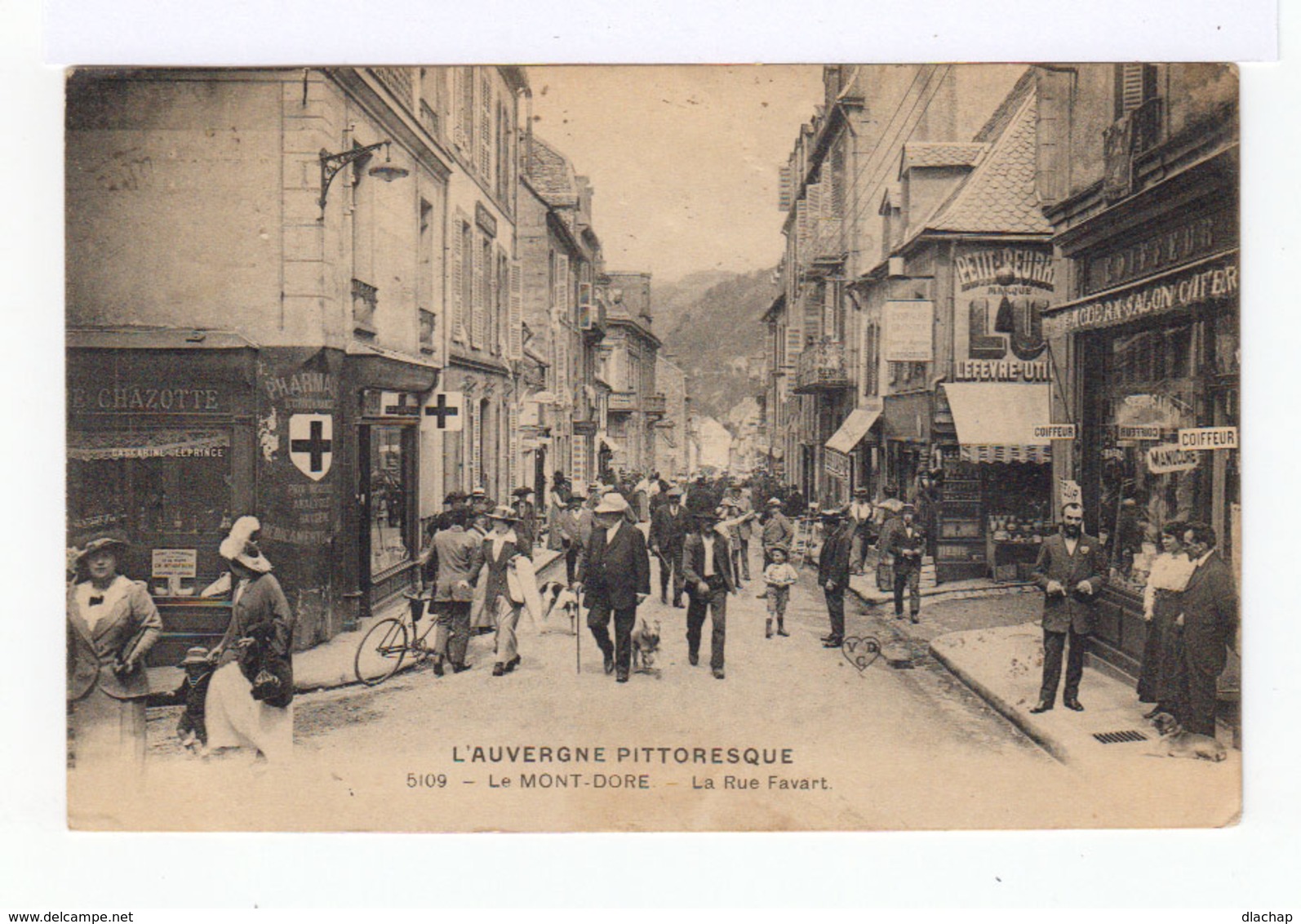 L'Auvergne Pittoresque. Le Mont Dore. La Rue Favart. (2758) - Le Mont Dore