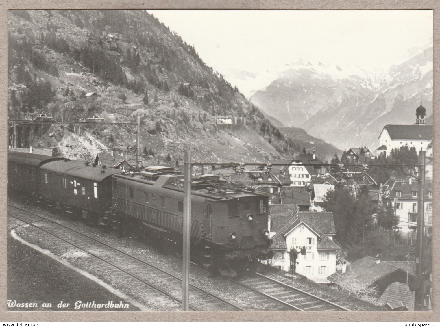 Gotthardlinie Mit Dem Kirchlein Von Wassen Mit Einer Lok Typ Bei 4/6 Serie 12329-42 - Railway - Trains - Trains