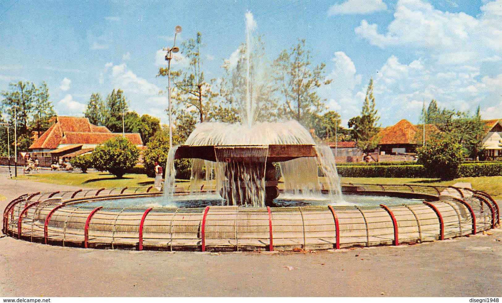 07331 "THE FOUNTAIN IN FRONT  OF THE MUNICIPAL BUILDING, SURABAJA - INDONESIA" CART. ORIG. NON SPED. - Indonesia