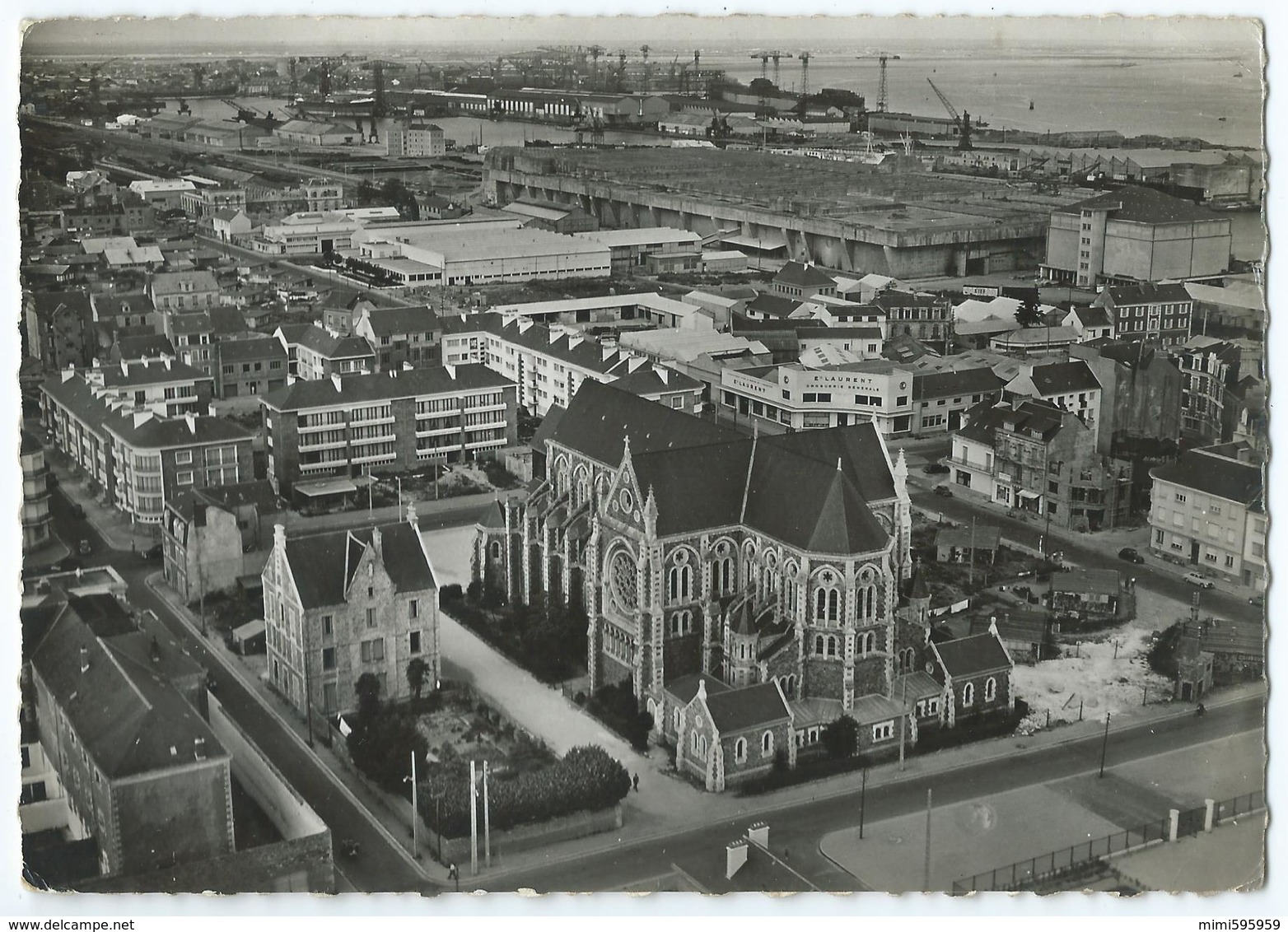 7 - SAINT-NAZAIRE (44) - Eglise Saint-Nazaire Et Environs - Vue Aérienne - Animée - CPSM N&B 1957 -Scan Recto-verso - Saint Nazaire