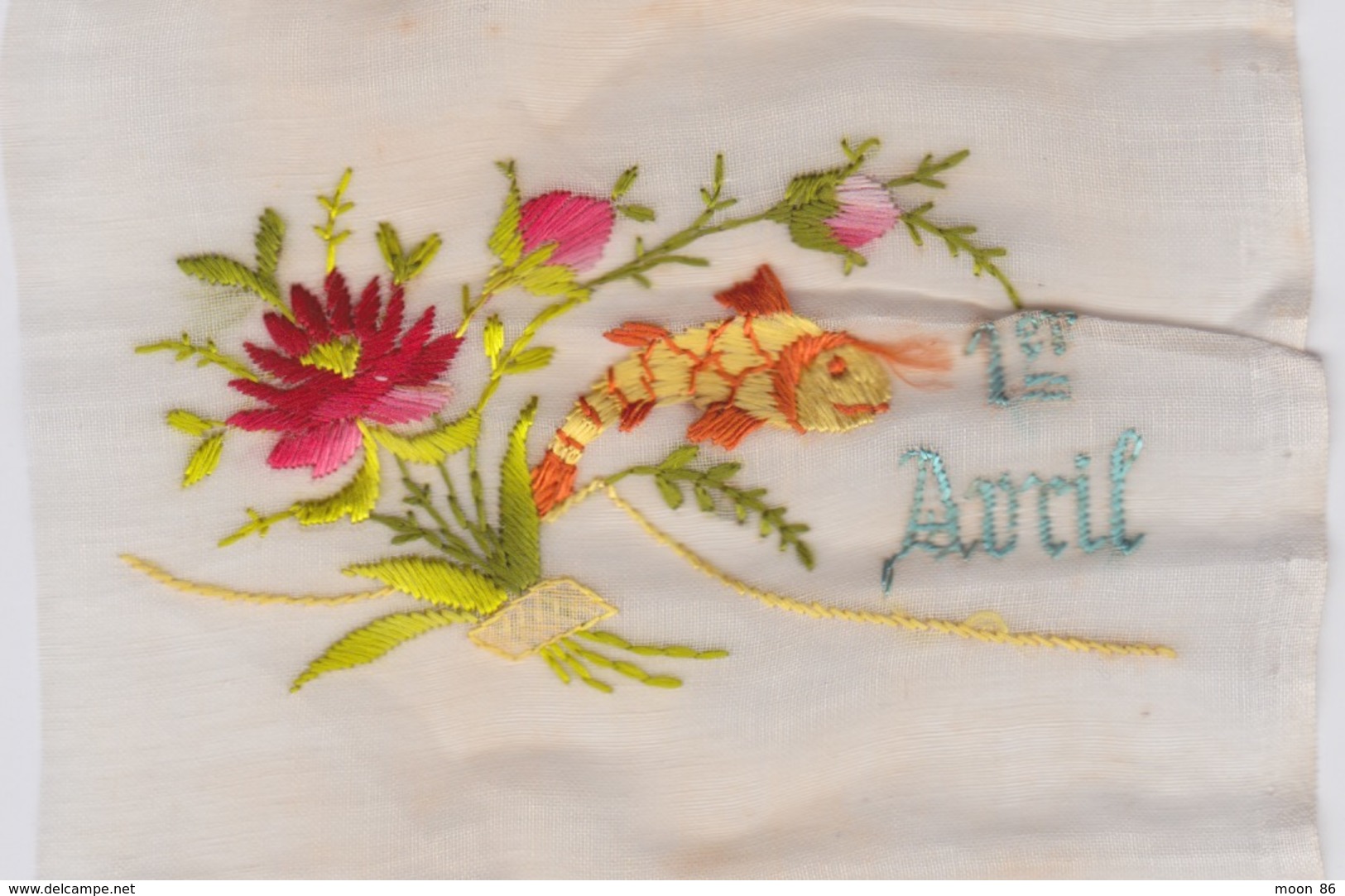 Pièce De Tissu Brodé Pour Carte Postale Du 1 Er Avril - Modèle Ancien - Poisson Orange Et Fleurs - 1er Avril - Poisson D'avril