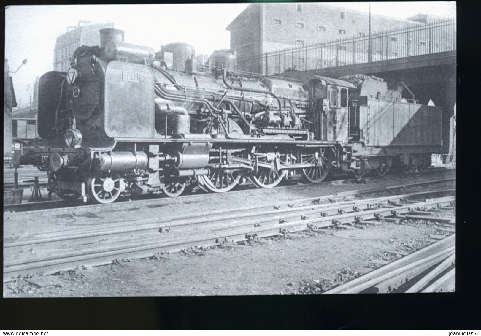 LOCOMOTIVES DE FRANCE - Bahnhöfe Mit Zügen