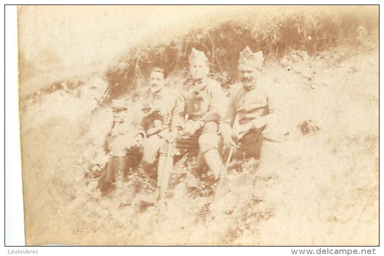 PHOTO ORIGINALE  SOLDATS EN CAMPAGNE  GUERRE DE 14/18  FORMAT  6.50 X 4 CM - Guerre, Militaire