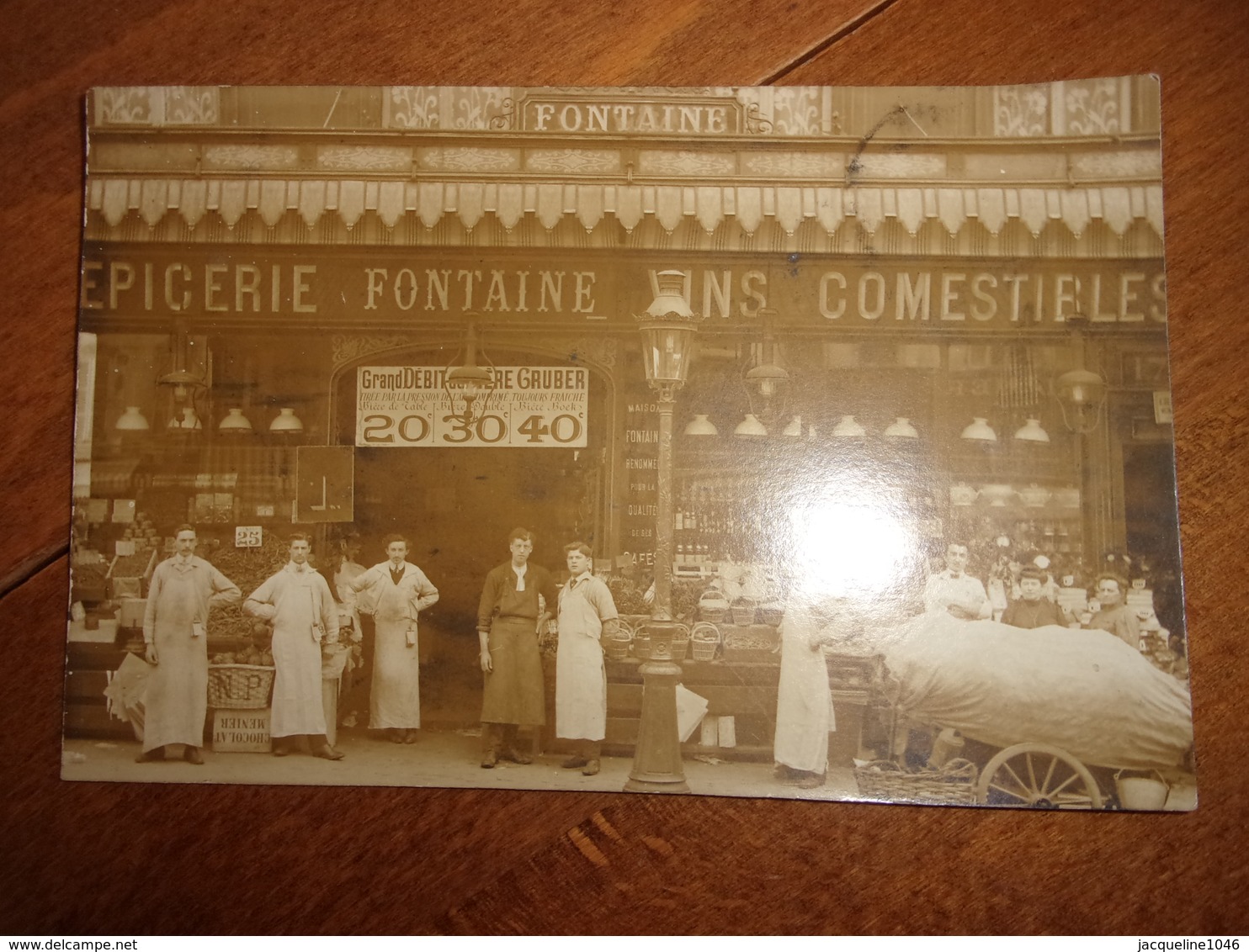 Photo Groupe Employes Devant Epicerie - Autres & Non Classés