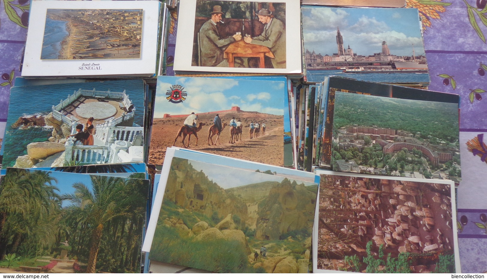 Environ 2000 CPM étrangère Dont Nombreuses Avec Timbres De Collection - 500 Postales Min.