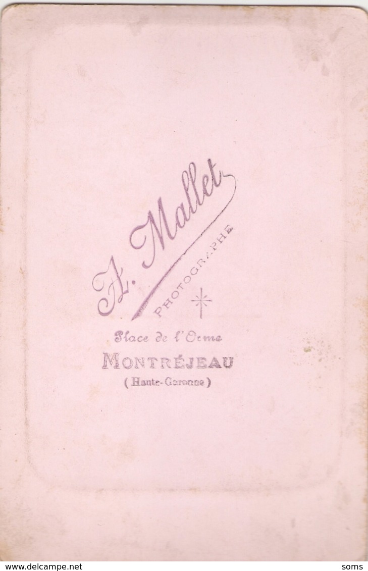 Photographie Ancienne Par A. Mallet à Montréjeau (31), Portrait De Groupe Vers 1895, 3 Générations, Béret Et Fichu - Antiche (ante 1900)