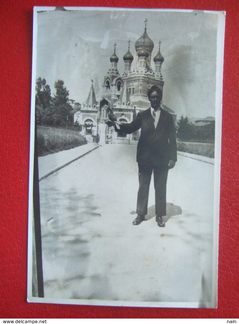 06 - NICE - CARTE PHOTO -  " L' EGLISE  ORTHODOXE RUSSE " -  HOMME EN GROS PLAN AVEC UN OISEAU...." TRES RARE " - - Autres & Non Classés