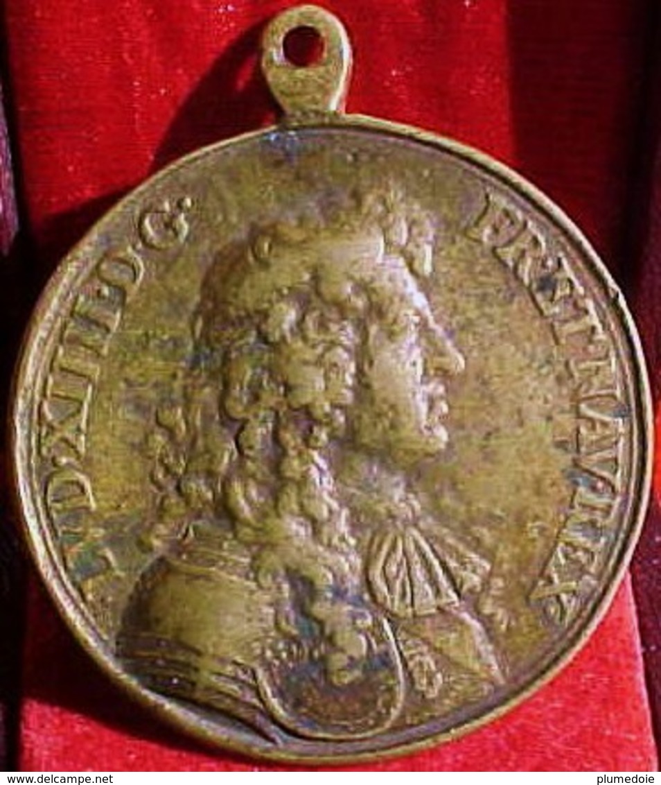 VIEILLE MEDAILLE   LOUIS XIIII BUSTE CUIRASSE ECU COURONNE  48mm  OLD MEDAL FRANCE LOUIS XIV - Adel