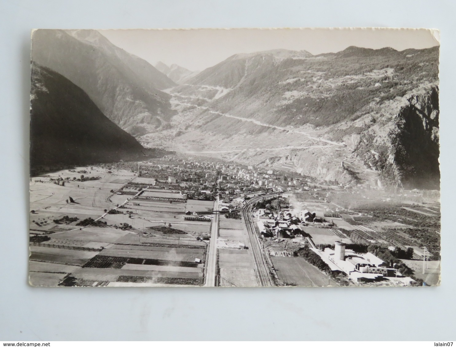 C.P.A. MARTIGNY Avec La Route De La Forclaz, Vue Aérienne - Martigny