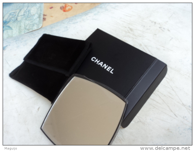 CHANEL :SUPERBE MIROIR  DOUBLE FACE + POCHETTE + BOITE  NEUF  LIRE ET VOIR!! - Miniatures Femmes (avec Boite)