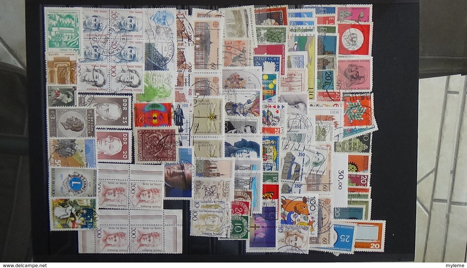 Collection de timbres oblitérés du monde dont bonnes valeurs de France. Port offert à partir de 50 euros d'achat.