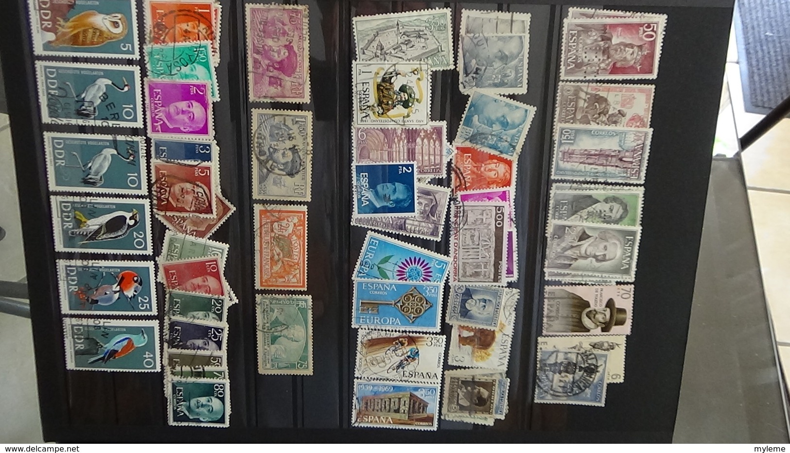 Collection de timbres oblitérés du monde dont bonnes valeurs de France. Port offert à partir de 50 euros d'achat.