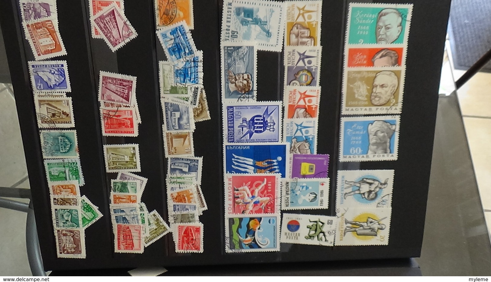 Collection de timbres oblitérés du monde dont bonnes valeurs de France. Port offert à partir de 50 euros d'achat.