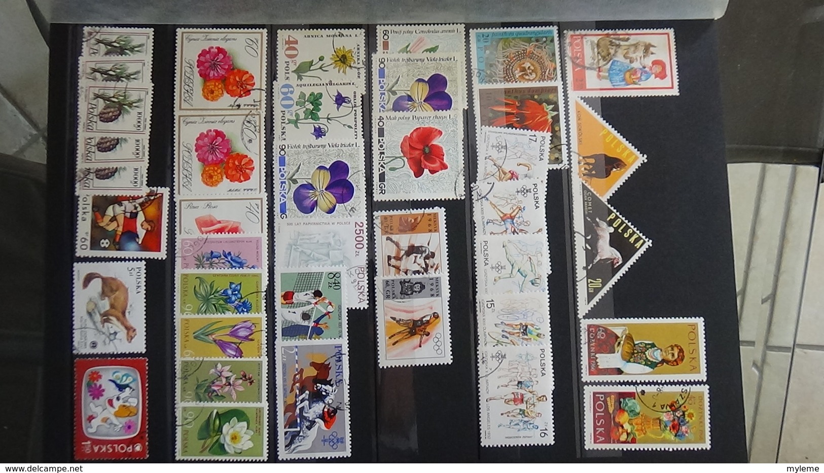 Collection de timbres oblitérés du monde dont bonnes valeurs de France. Port offert à partir de 50 euros d'achat.