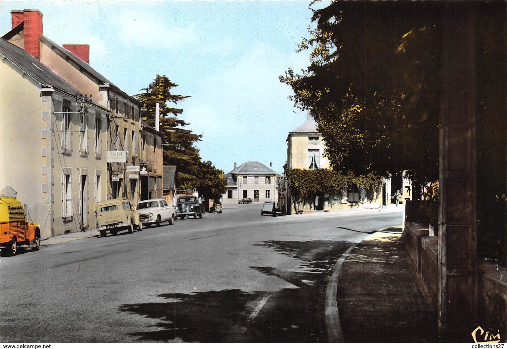 79-MONCOUTANT- L'AVENUE DE LA GARE - Moncoutant