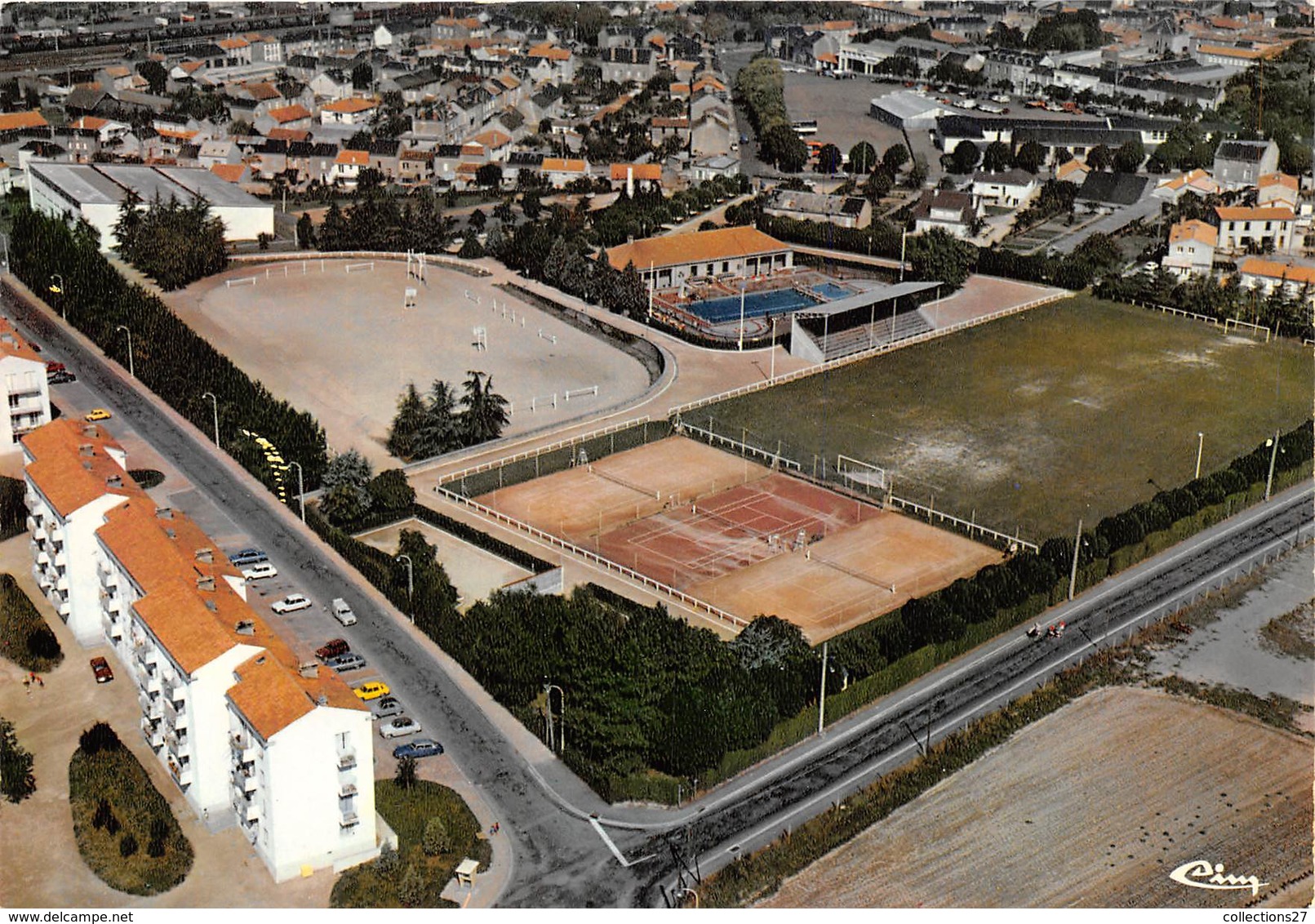 79-BRESSUIRE- VUE AERIENNE L'ENSEMBLE SPORTIF - Bressuire