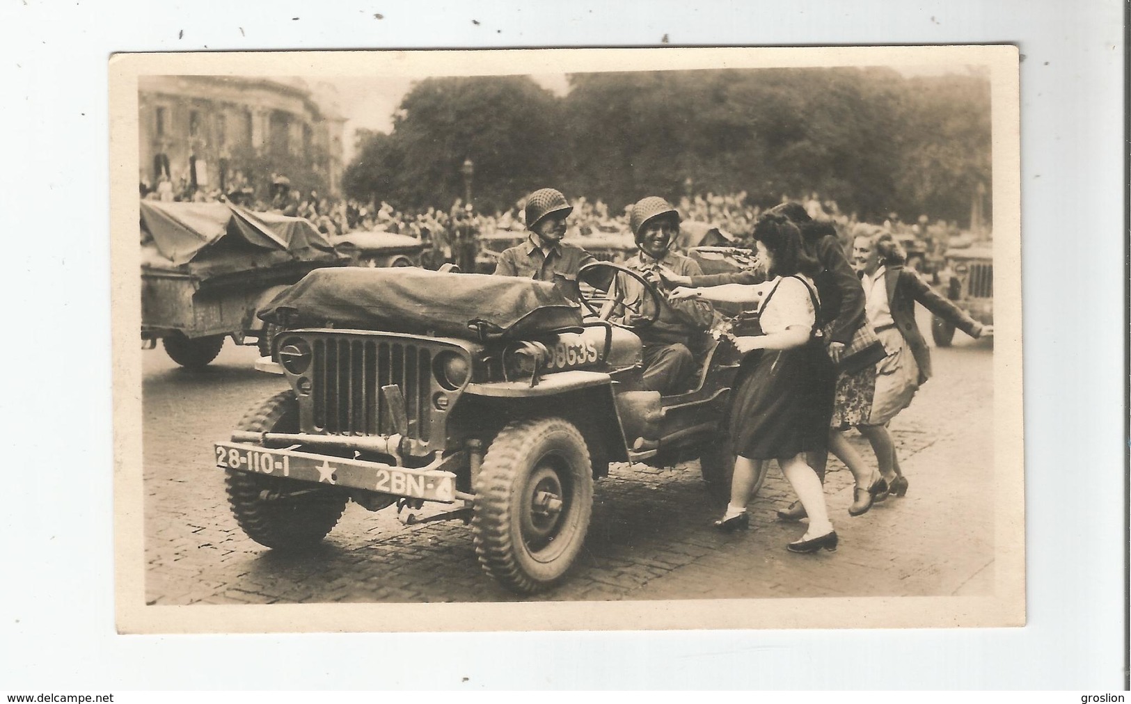 LIBERATION DE PARIS (1944) 21 CARTE PHOTO BIENVENUE AUX JEEPS (TROUPES AMERICAINES) - Guerre 1939-45