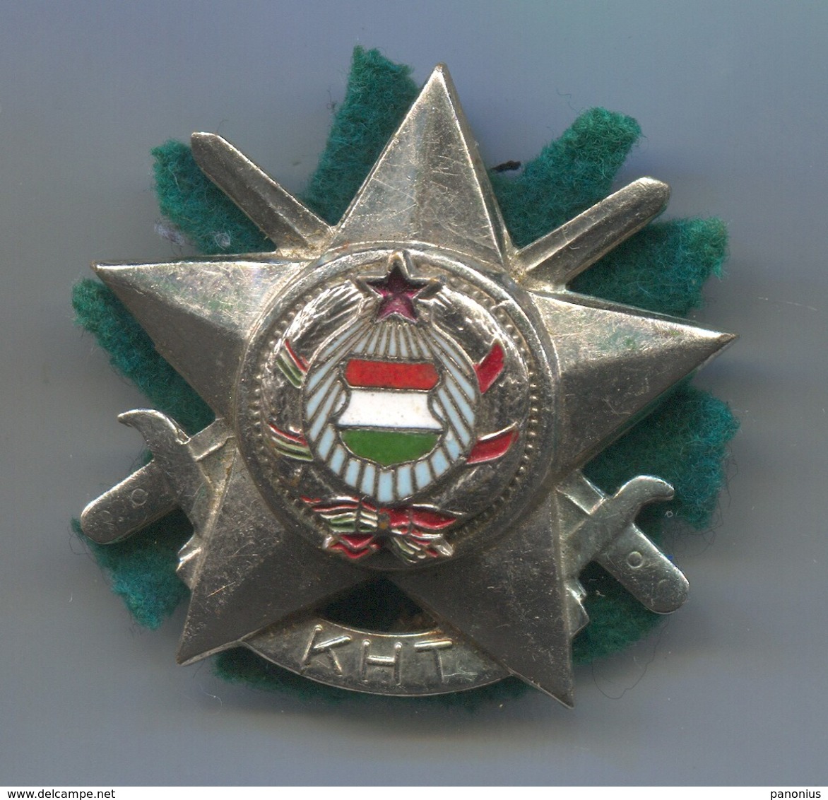 Army / Military - Hungary Armed Forces, Insignia, Enamel Badge, Communism Period, D 40 Mm - Militaria