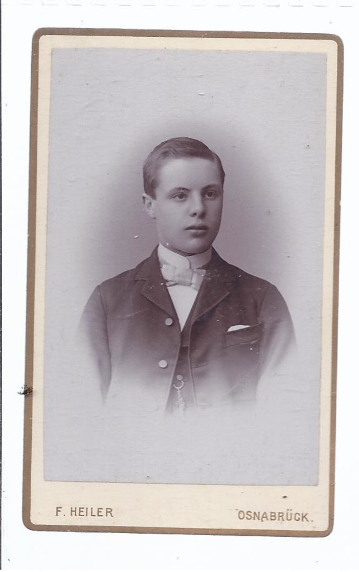 Hartkarton - Atelierfoto - F. Heiler  Osnabrück  -  Junger Mann -  (90106) - Anonymous Persons