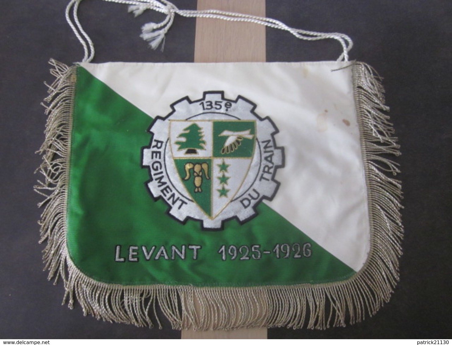 RARE FLAMME DE TROMPETTE 135 REGIMENT DU TRAIN / UN PEU SALE - Flags