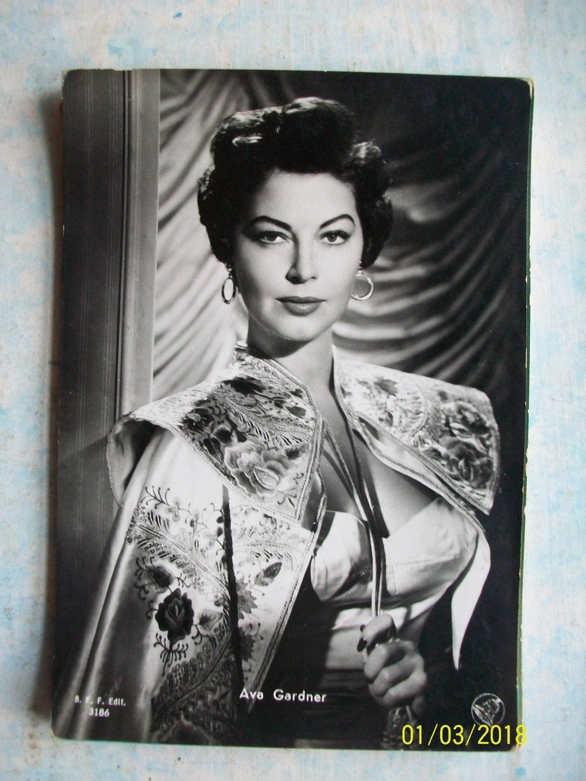 AVA GARDNER = CARTOLINA ORIGINALE= BALLERINI & FRATINI =NON VIAGGIATA=NR. 102 - Artisti