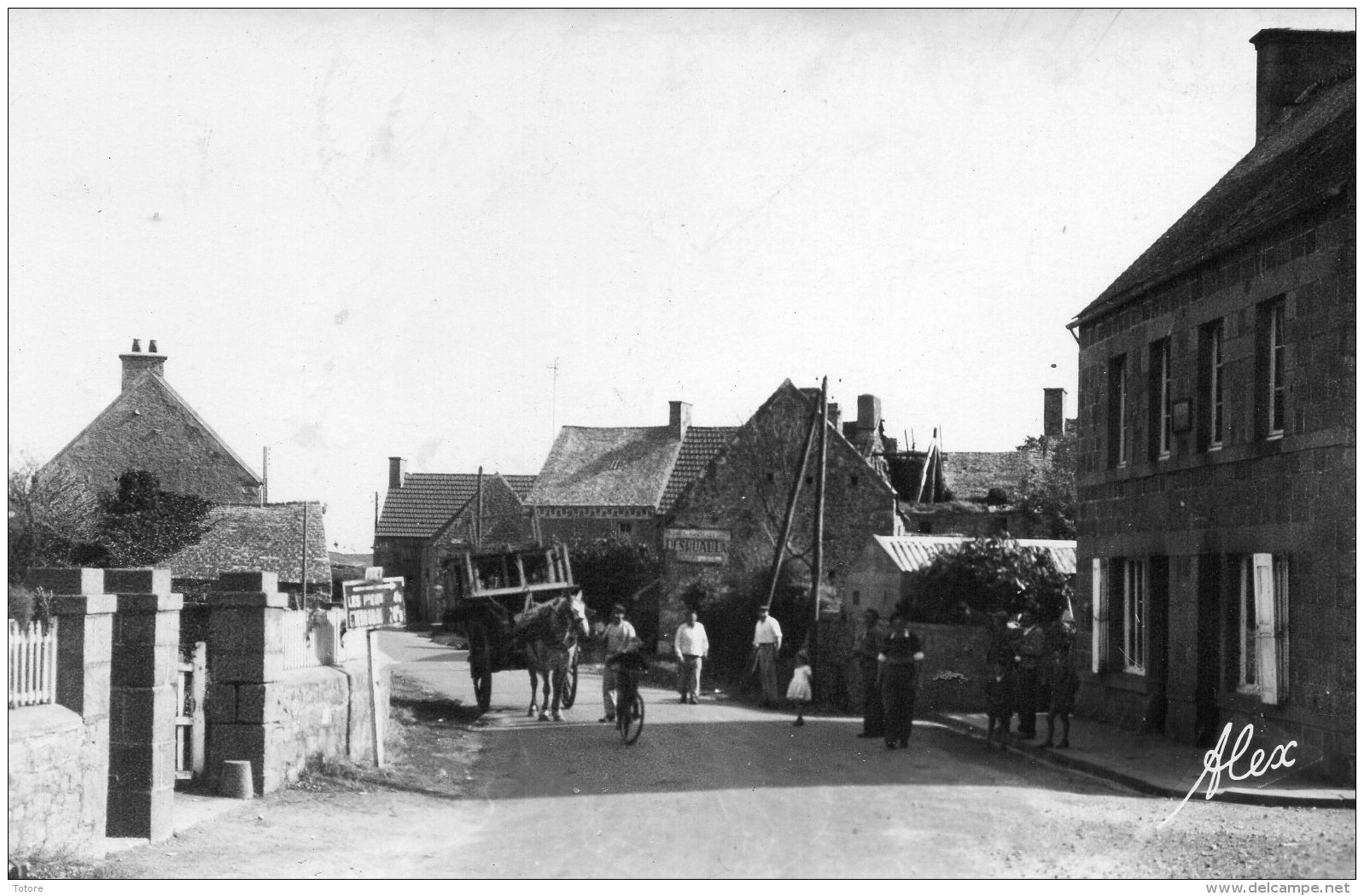 FLAMANVILLE  -  Le Village  De CAUBRIS   Et La Maison DELACOTTE - Altri & Non Classificati