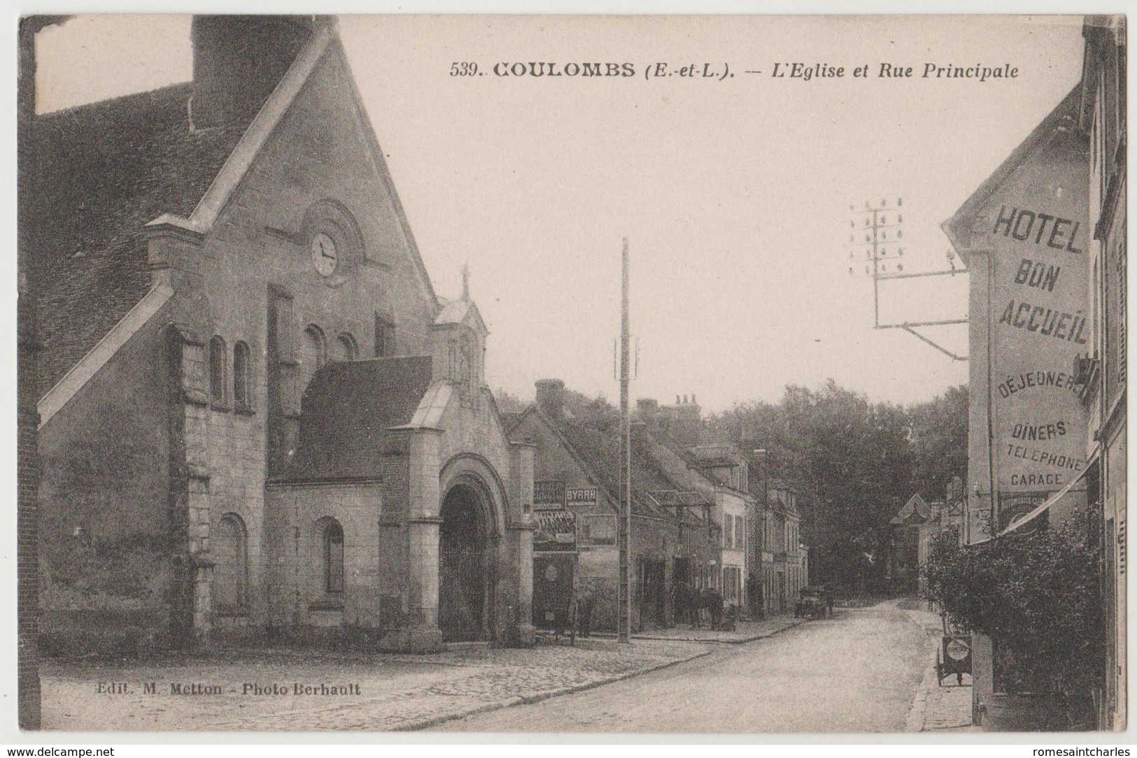 CPA 28 COULOMBS L' Eglise Et Rue Principale - Otros & Sin Clasificación