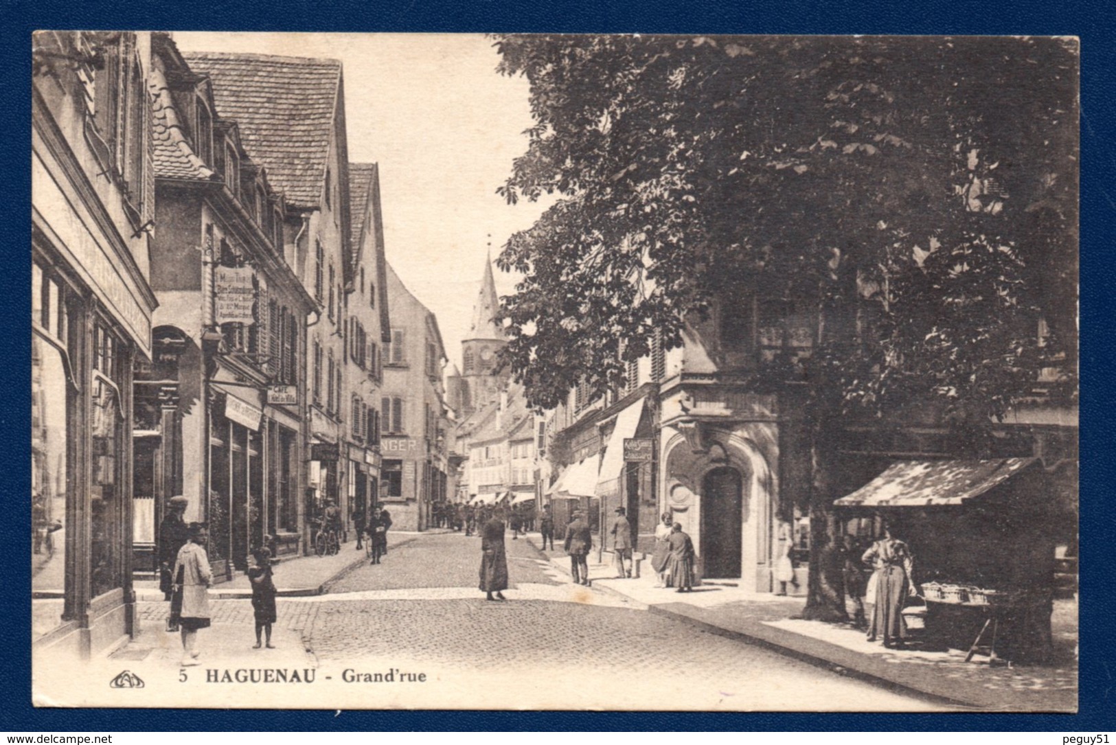 67. Haguenau. Grand' Rue. Café De L' Hôtel De Ville. Passants. Eglise Saint-Nicolas. - Haguenau