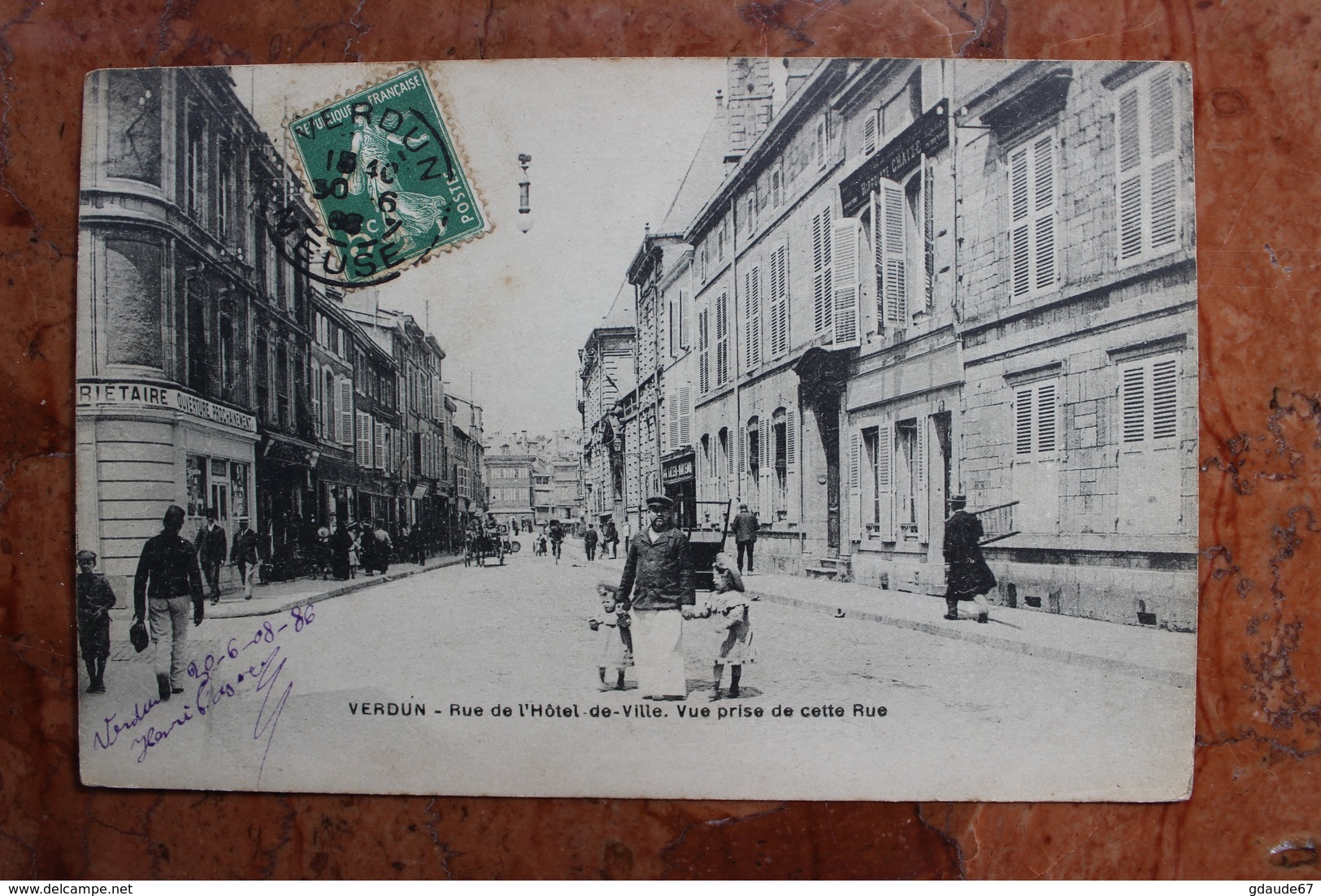 VERDUN (55) - RUE DE L'HOTEL DE VILLE - VUE PRISE DE CETTE RUE - Verdun