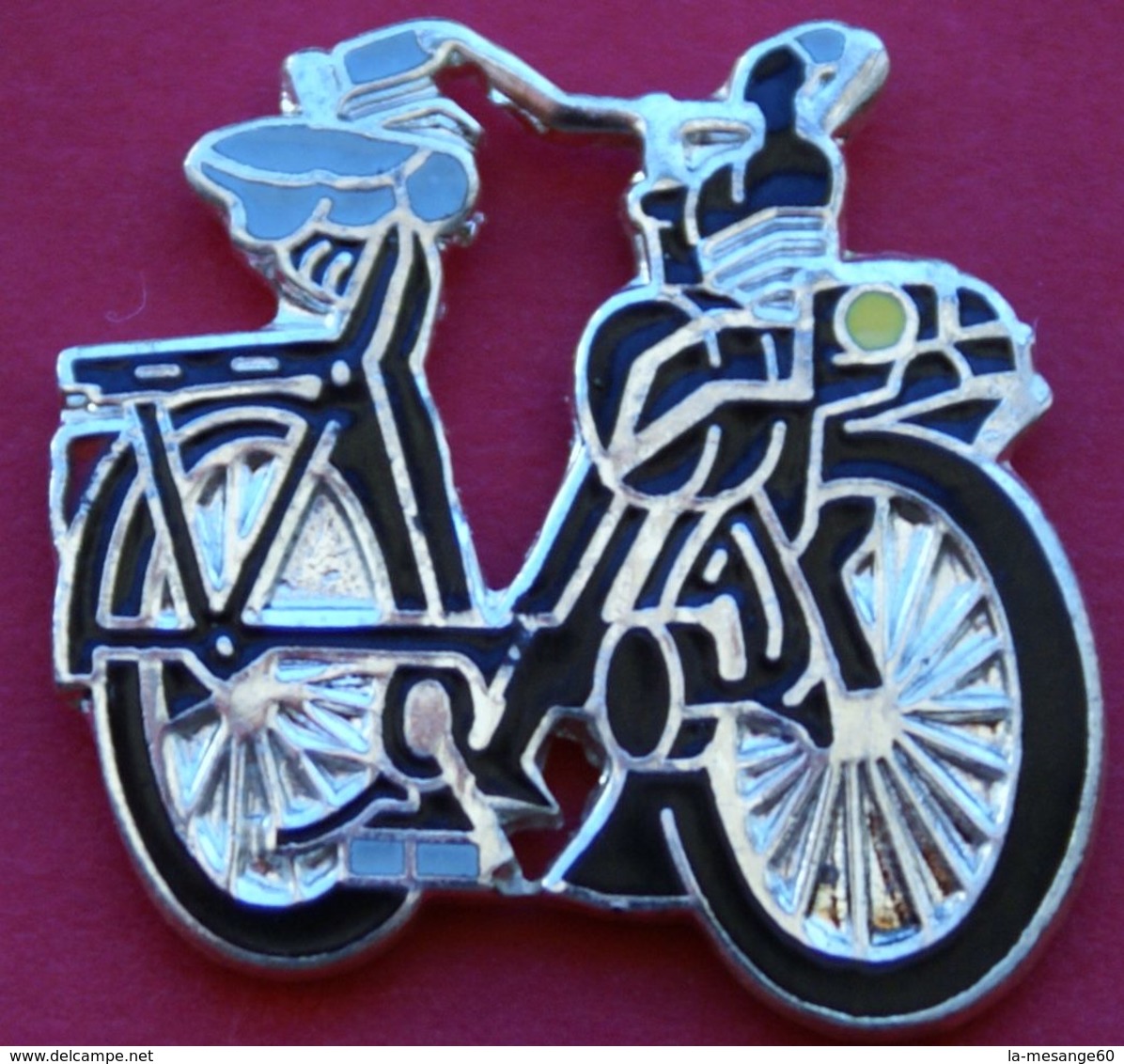 RARE  !!..VELOMOTEUR...VELOSOLEX....SOLEX....signé  DEMONS  ET  MERVEILLES.... 3X3CM Environ..MAGNIFIQUE  !!...mobylette - Altri & Non Classificati