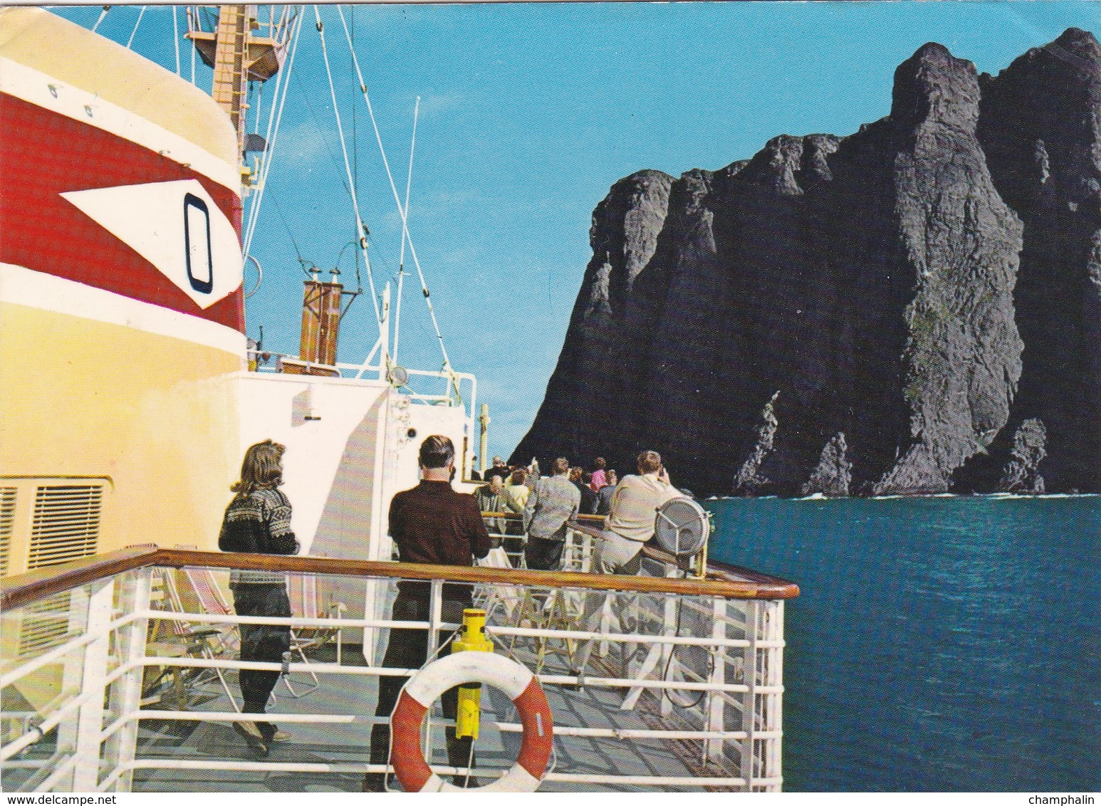 Norvège - Norway - Norge - Hurtigruta Passerer Nordkapp 71°10'21'' - The Express Coastal Liner Passing The North Cape - Noruega