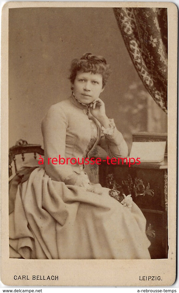 CDV Femme élégante-jolie Robe-photo Carl Bellach à LEIPZIG - Old (before 1900)