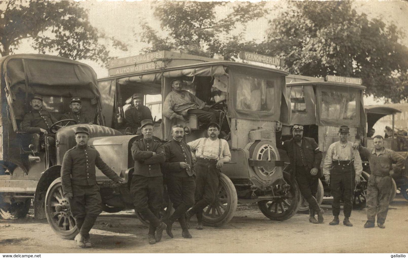 CARTE PHOTO RARE OMNIBUS DE LA COMPAGNIE DES MESSAGERIES AUTOMOBILES POUR LE TRANSPORT DES TROUPES - Photographie